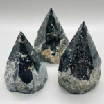 flat of .5lb Green Stone, Black points